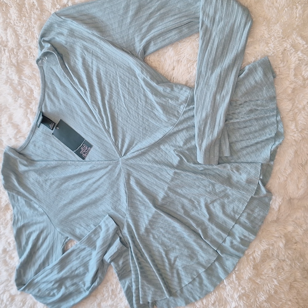 Wild Fable V-Neck Shirt Size M